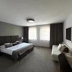 Отель Garni Klaret 3*