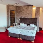 Garni Klaret Hotel