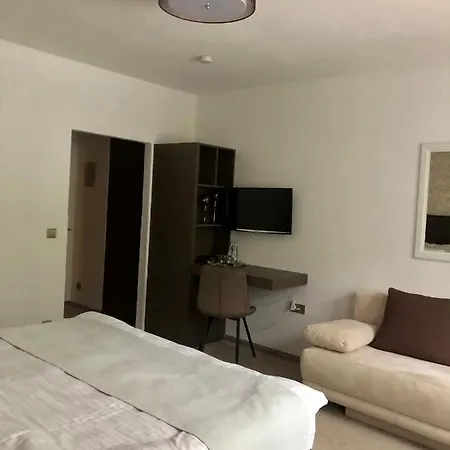 Garni Klaret Hotell 3*