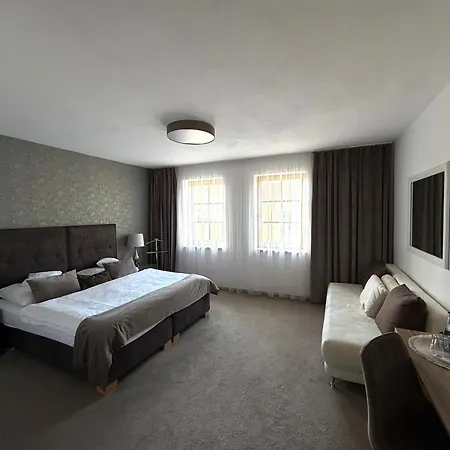 Hotel Garni Klaret 3*