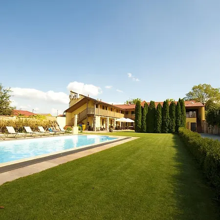 Garni Klaret Hotel 3*