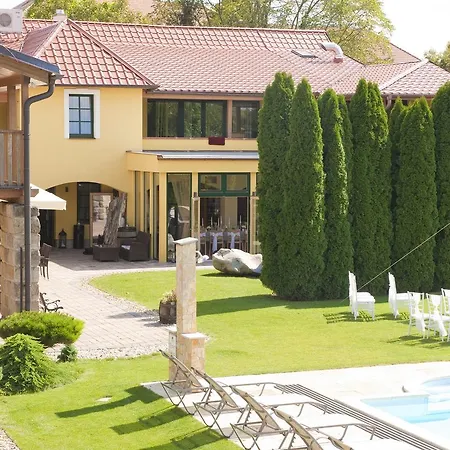 Garni Klaret Hotell 3*