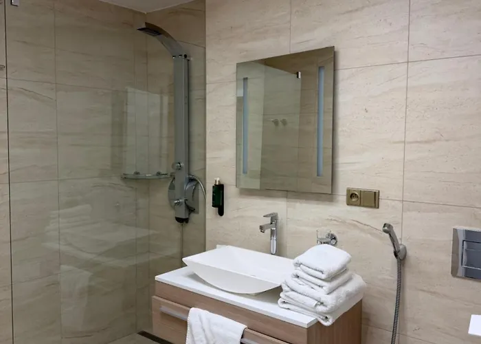 מלון Garni Klaret 3*